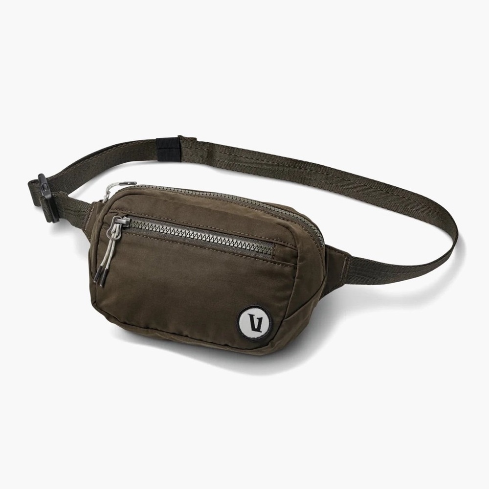 Vuori Hip Pack Belt Bag in Army. NWT.